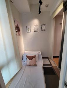 Stunning Suite 10 Steps from Eastwood Mall