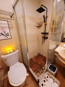 Stunning Suite 10 Steps from Eastwood Mall