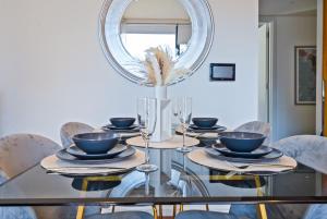 Nine Elms Balcony & Views Modern 2-Bed, 2-Baths