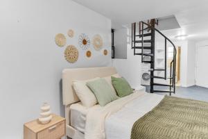 Inviting 2Bd Upper East Side Stay with Backyard