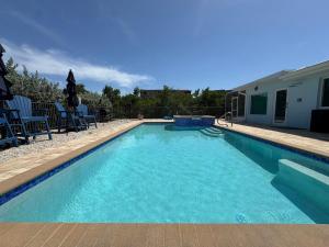 Sun, Fun & Serenity with Pool, Spa, Games & Gulf Access - Blue Peace - 4hvězdičkové hotely ve městě Fort Myers Beach