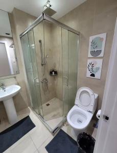 Incredible Makati Studio Unit w Stunning view & 65 TV