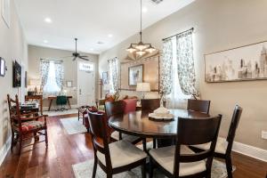 4BR Luxury Uptown Retreat w Private Heated Pool