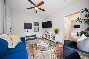 Spring Bungalow - A cozy getaway in downtown Hot Springs!