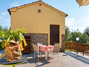 Countryside Home in Arezzo with Pool