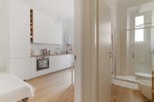 Stazione Centrale Luminoso bilocale con balcone