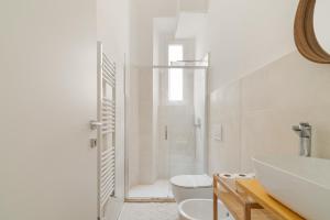 Stazione Centrale Luminoso bilocale con balcone