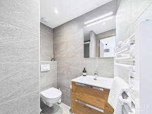 Appartement moderne 3 pièces, 2 ch, proche pistes, parking inclus - FR-1-398-674