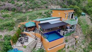 Barneys Pointe Beach House, Batangas City