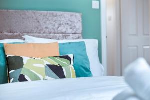 Wimbledon 4 Bedroom Home with Free Driveway Parking and 2 Bathrooms