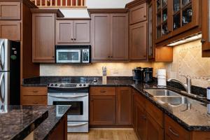 Bear Luxury with Wintergreen Advantage