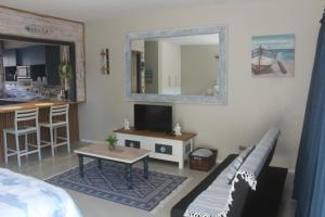 6 Bayview Seaside Apartment