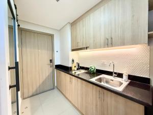 ClaySky Staycation at Shore 2 Residences MOA