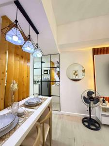 Chic and Cozy Studio Luxury Condo Suite Azure SF