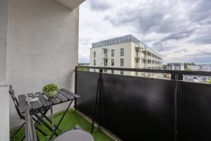 Gocław Apartment - 48m2, Balcony - by Rentujemy