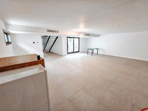 Fee4me Exclusive Villa with Pool and Parking