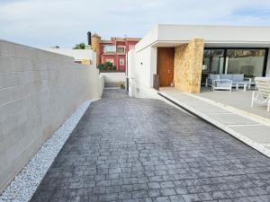 Fee4me Exclusive Villa with Pool and Parking