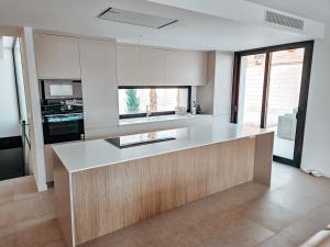 Fee4me Exclusive Villa with Pool and Parking