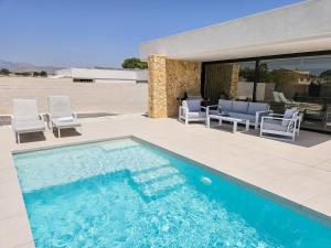 Fee4me Exclusive Villa with Pool and Parking