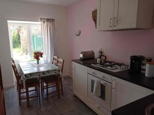 Magnolia - Cozy 3 star Cottage with heated pool and hot tub