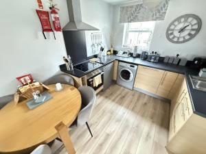 Dudleys Retreat - Part of the The Bay Filey Holiday Village with pool, gym and direct beach access, pub, restaurant, tennis and meadows walks