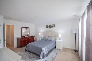 Falling Waters Retreat l Free Parking Sleeps 4-6
