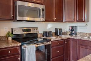 Falling Waters Retreat l Free Parking Sleeps 4-6