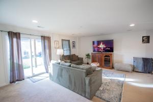 Falling Waters Retreat l Free Parking Sleeps 4-6