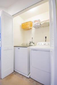 Falling Waters Retreat l Free Parking Sleeps 4-6