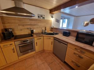 NOUVEAU Gite Le Geai Bleu a 5min de La Petite Pierre Terrasse couverte et jardin