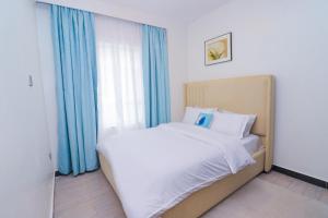 Executive elegantly fully furnished two bedroom apartment with swimming pool,fully equipped gym, child play area ,close proximity to major shopping malls ,financial institutions, conference centres with beautiful breath-taking city views