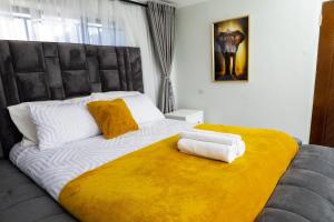 M&M SIGNATURE GUEST HOUSE 5 BEDDED SLEEPS 8 in RUWA HARARE LUXURIOUS AMENITIES DECO AND MORDEN GAZEBO SOLAR GAS GEYSER WIFI BOREHOLE DURAWALLED GATED SECURITY CAR PARK STAFF LAUNDRY CATERING PURE COMFORT 25MINS FROM CBD &AIRPORT