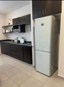 Habitación moderna en el centro