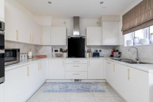 Stylish 4-Bed Home in Central Wellingborough