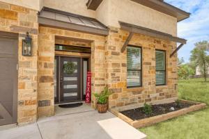 Riverscape Townhome B, Steps to Gruene Hall!