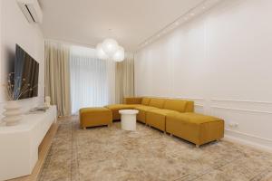 Ōura - Designer Apartment with Private Parking & AC