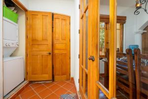 FN 397 Oceanview Escape with Rooftop Terrace & Mountain