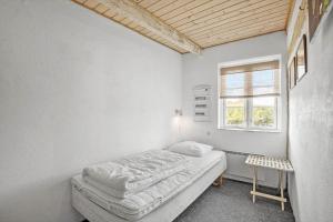 5581-Svaneke-Kirkevangen-3-½