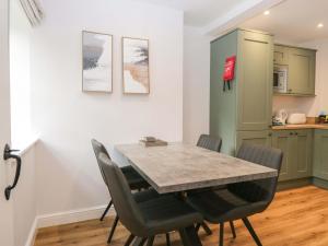 Riverside Cottage No 5