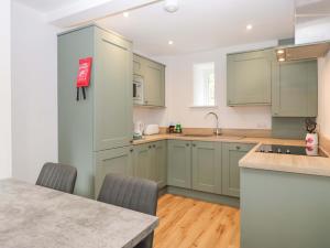 Riverside Cottage No 5