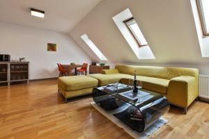 Dolná - mezonetový apartmán na námestí