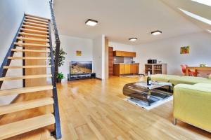 Dolná - mezonetový apartmán na námestí