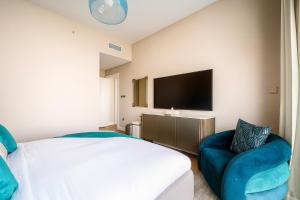 Serene Ocean Views 2BR Emaar Beachfront