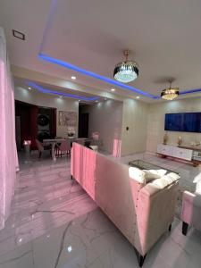 Gorgeous 3 Bedrooms and Two and a half Bathrooms Apt!!!