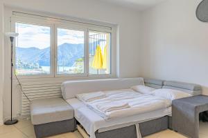 Imperial of Lugano 2 with a lake view and garden behind the station and 10 min from the lake of Lugano