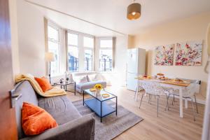 Spacious Modern & High Ceiling One Bedroom Apartment