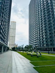 Newly-furnished 1BR with Balcony near MRT Mandaluyong