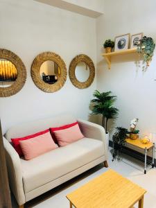 Newly-furnished 1BR with Balcony near MRT Mandaluyong