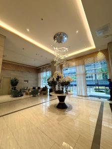 Newly-furnished 1BR with Balcony near MRT Mandaluyong