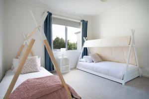 Premier 4BR Seaside Escape & Luxury Steps from Coogee Beach